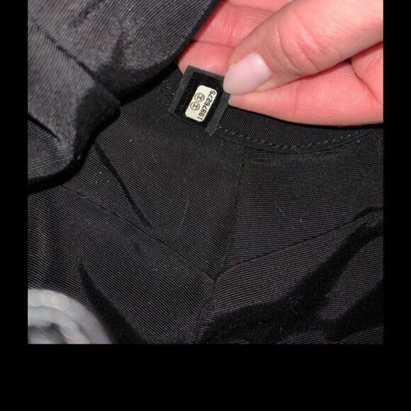 Chanel calfskin quilted shoulder bag, Like New - Picture 4 of 7